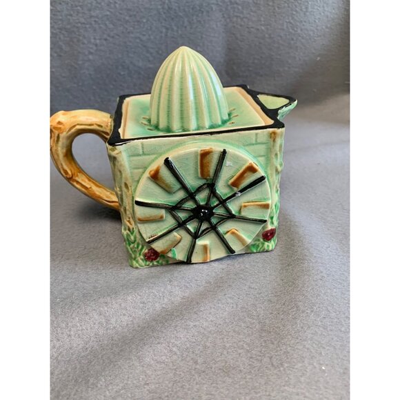 Vintage Cottage-Themed Ceramic Citrus Reamer with Lid & Handle - Picture 3 of 15